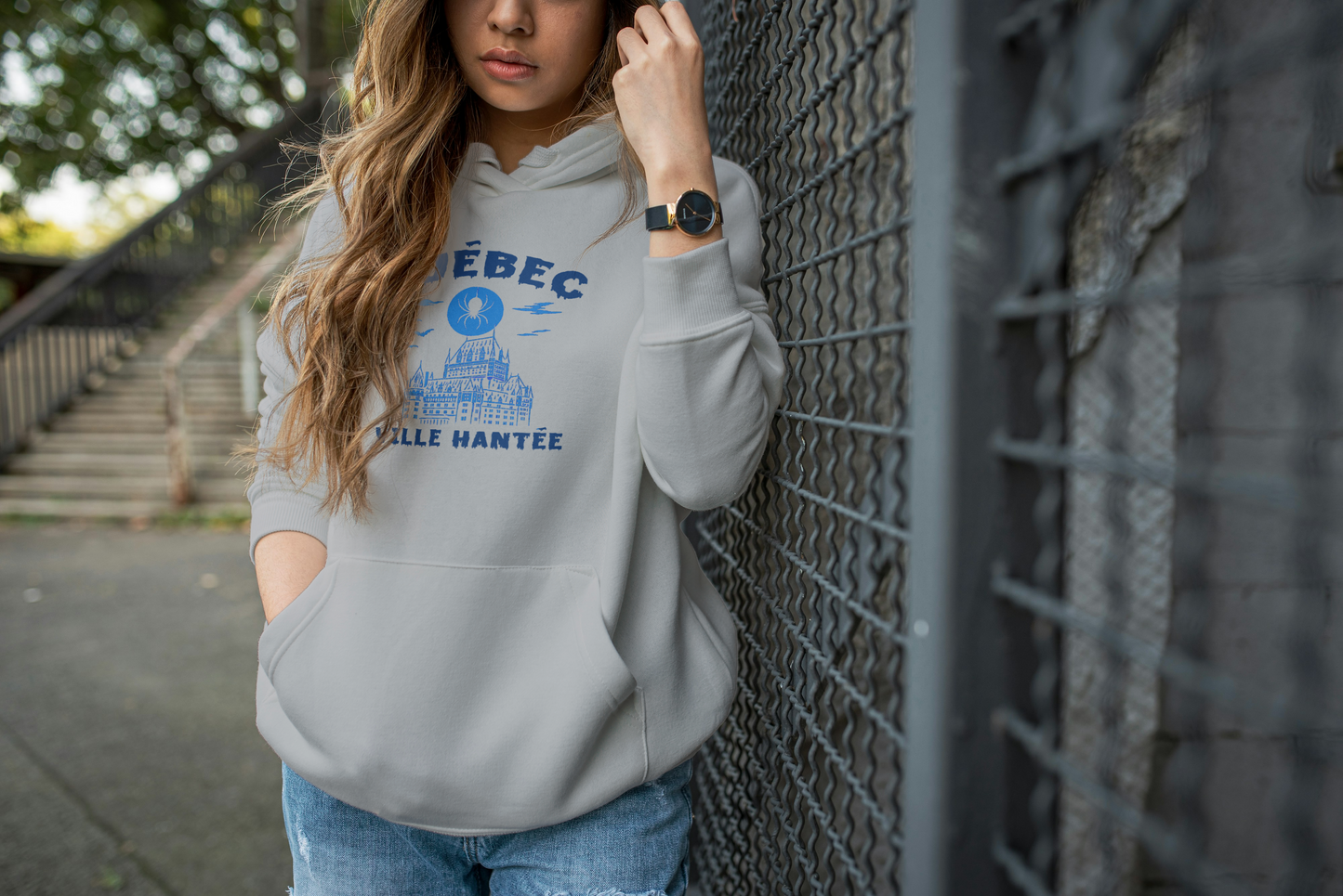 Hoodie Québec – Ville Hantée (Château Frontenac & Lune Araignée)