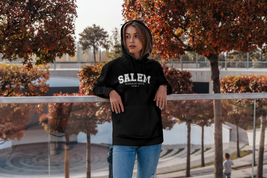 Hoodie Halloween Salem – Witches 1692 🎃 (Édition limitée 2025)