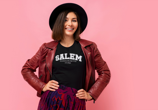 T-shirt Halloween Salem – Witches 1692 🎃 (Édition limitée 2025)